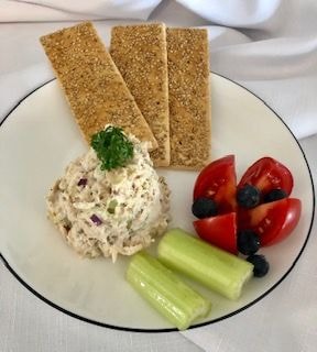 Crackers with tuna salad and vegetables